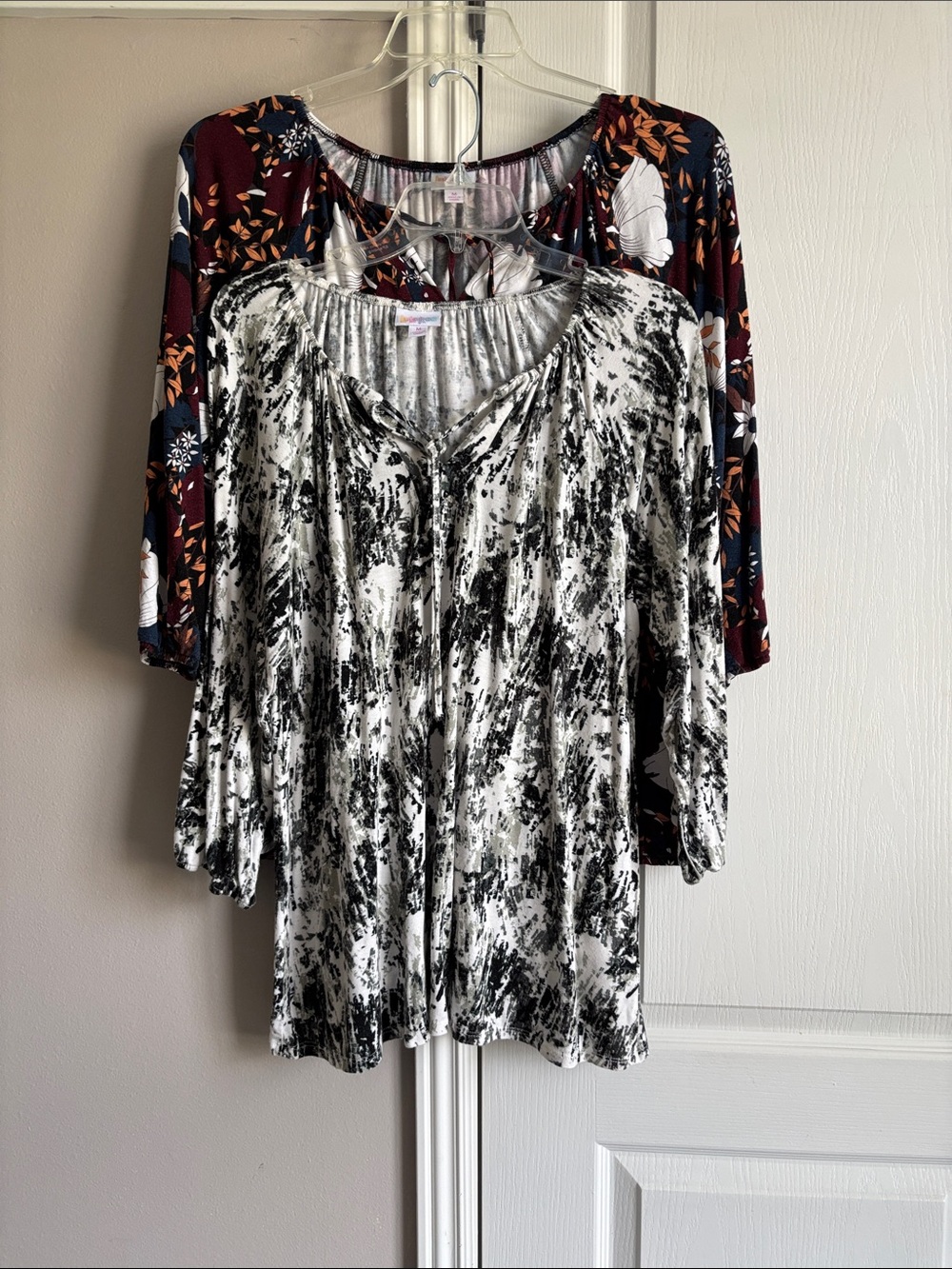 LuLaRoe bundle Black & White Abstract Pullover Long Sleeve Top